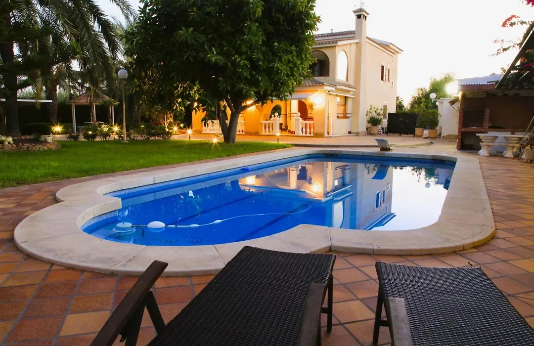 Villa Iluminada con chimenea, barbacoa y piscina cerca Playa-1