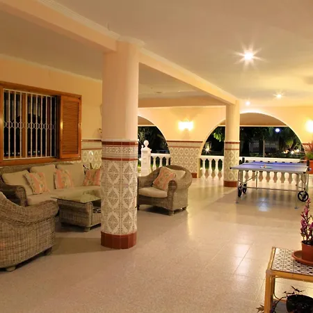 Villa Iluminada con chimenea, barbacoa y piscina cerca Playa-3