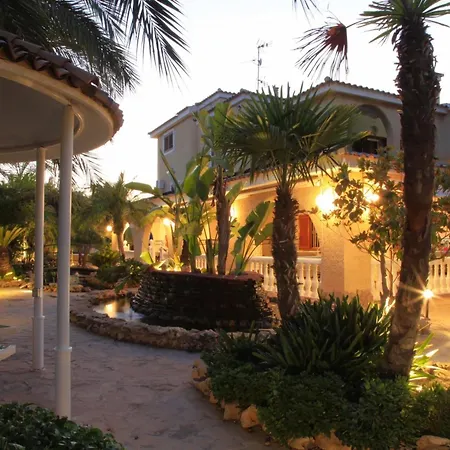 Villa Iluminada con chimenea, barbacoa y piscina cerca Playa-2